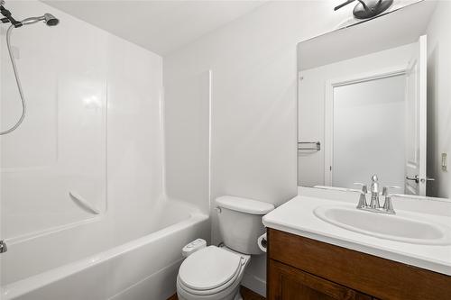 416-850 Saucier Avenue, Kelowna, BC - Indoor Photo Showing Bathroom