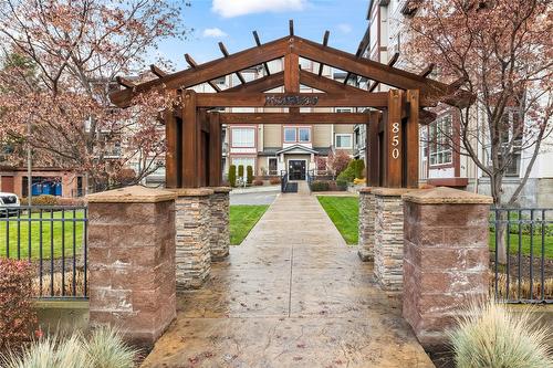 416-850 Saucier Avenue, Kelowna, BC - Outdoor