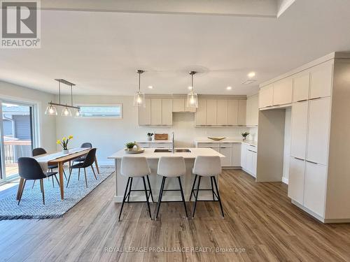 6 Horton Court, Belleville (Belleville Ward), ON - Indoor Photo Showing Kitchen