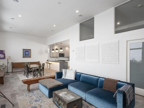 3406 96 High Street N, Thunder Bay, ON - Indoor Photo Showing Living Room