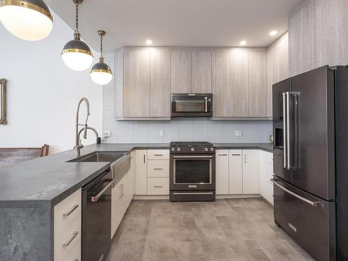 3406 96 High Street N, Thunder Bay, ON - Indoor Photo Showing Kitchen With Upgraded Kitchen