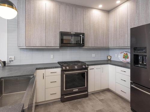 3406 96 High Street N, Thunder Bay, ON - Indoor Photo Showing Kitchen