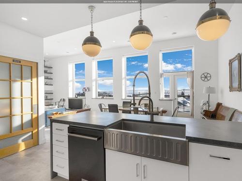 3406 96 High Street N, Thunder Bay, ON - Indoor Photo Showing Kitchen