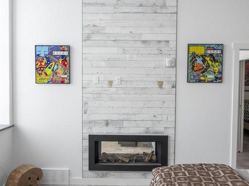 3406 96 High Street N, Thunder Bay, ON - Indoor Photo Showing Living Room With Fireplace