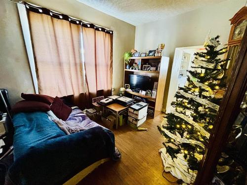 1212 S Edward Street South, Thunder Bay, ON - Indoor