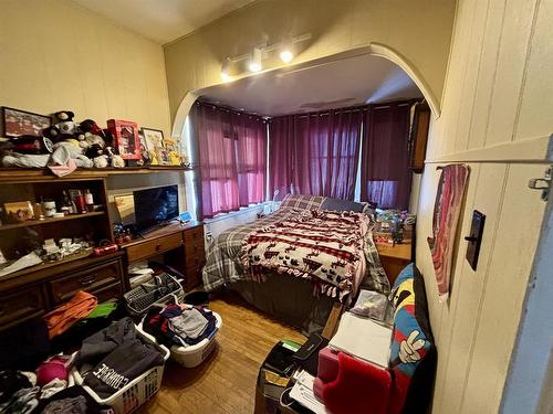 1212 S Edward Street South, Thunder Bay, ON - Indoor Photo Showing Bedroom