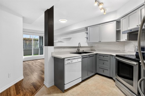 119-827 North Park St, Victoria, BC - Indoor Photo Showing Kitchen With Double Sink