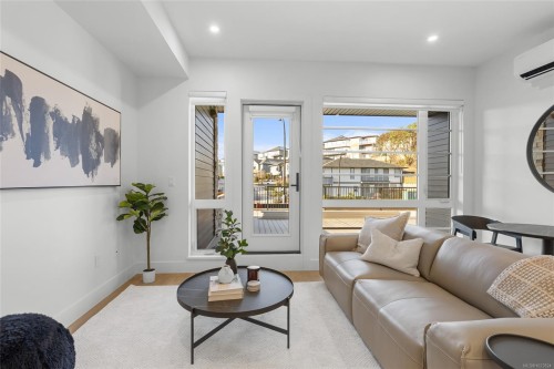 605-2341 Bear Mountain Pkwy, Langford, BC - Indoor Photo Showing Living Room