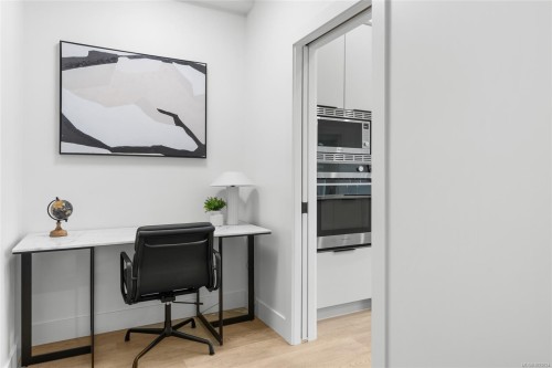 605-2341 Bear Mountain Pkwy, Langford, BC - Indoor Photo Showing Office