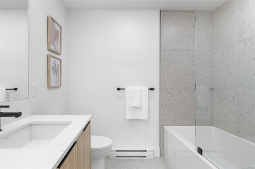 605-2341 Bear Mountain Pkwy, Langford, BC - Indoor Photo Showing Bathroom