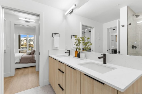 605-2341 Bear Mountain Pkwy, Langford, BC - Indoor Photo Showing Bathroom