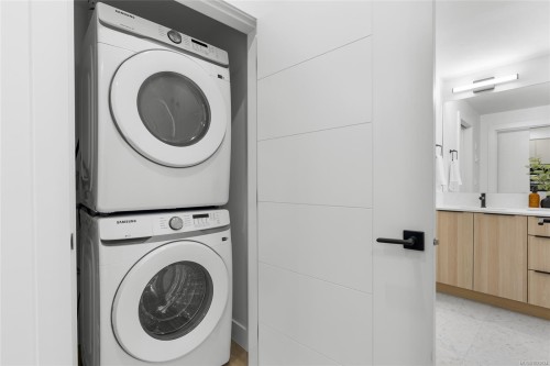 605-2341 Bear Mountain Pkwy, Langford, BC - Indoor Photo Showing Laundry Room