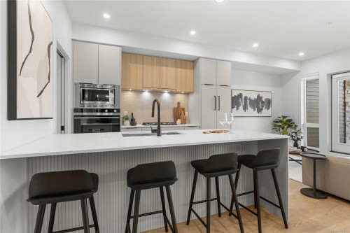 605-2341 Bear Mountain Pkwy, Langford, BC - Indoor Photo Showing Kitchen With Upgraded Kitchen