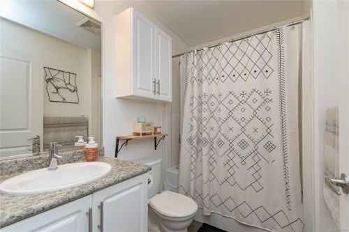 108-938 Dunford Ave, Langford, BC - Indoor Photo Showing Bathroom