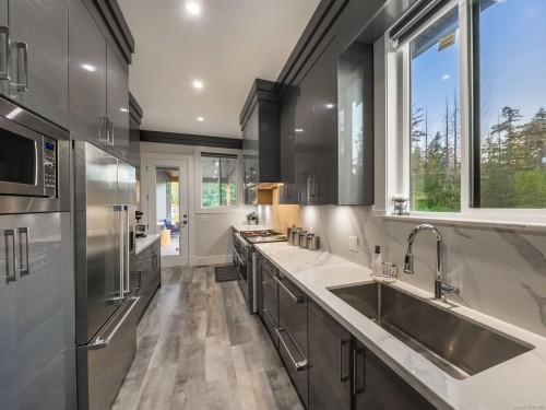 6118 Cottam Rd, Port Alberni, BC 