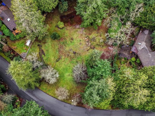 1005 Spiritwood Pl, Saanich, BC 