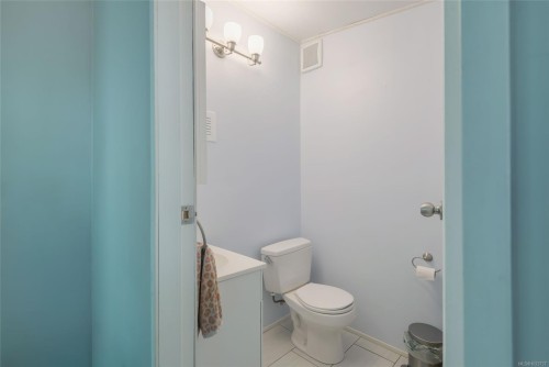 1520 King Rd, Qualicum Beach, BC 