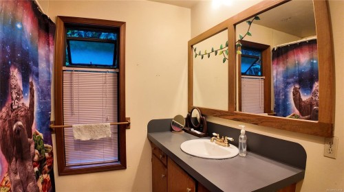 4480 Strachan Rd, Hornby Island, BC 