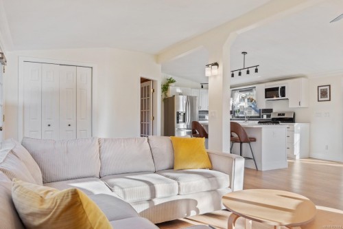 2153 Stadacona Dr, Comox, BC 