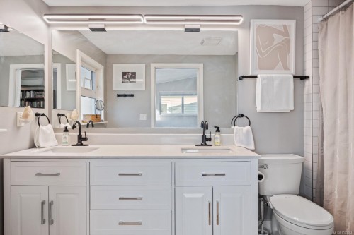 2153 Stadacona Dr, Comox, BC 