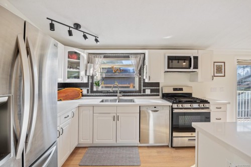 2153 Stadacona Dr, Comox, BC 