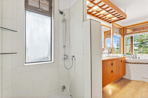 248 Suneagle Dr, Salt Spring, BC 