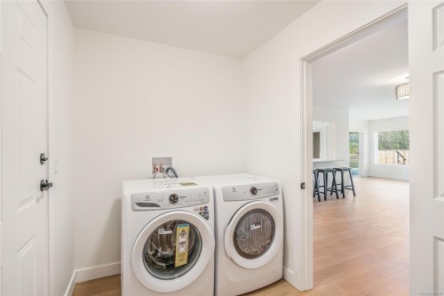 1293 Oceanside Dr, Qualicum Beach, BC 