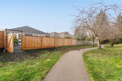 1293 Oceanside Dr, Qualicum Beach, BC 