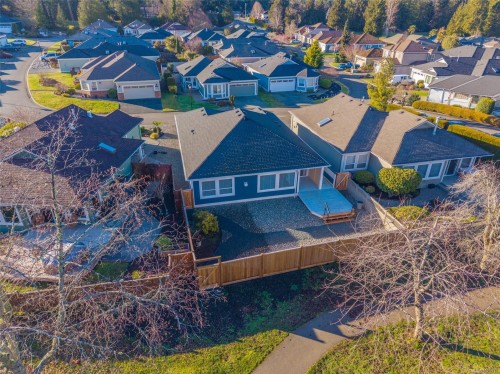 1293 Oceanside Dr, Qualicum Beach, BC 