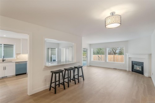 1293 Oceanside Dr, Qualicum Beach, BC 