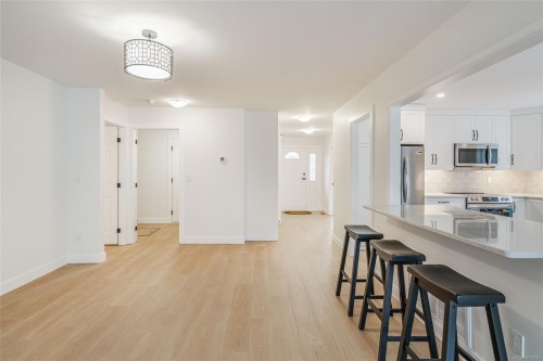 1293 Oceanside Dr, Qualicum Beach, BC 