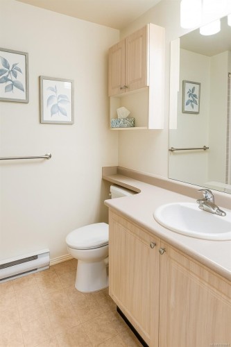 204-1240 Verdier Ave, Central Saanich, BC - Indoor Photo Showing Bathroom