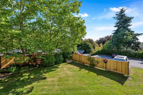 204-1240 Verdier Ave, Central Saanich, BC - Outdoor With Backyard