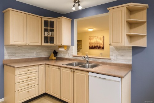 204-1240 Verdier Ave, Central Saanich, BC - Indoor Photo Showing Kitchen With Double Sink