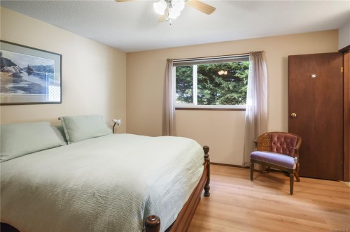 315 Peacock St, Parksville, BC 