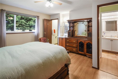 315 Peacock St, Parksville, BC 