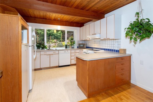 5150 Polson Terr, Saanich, BC 