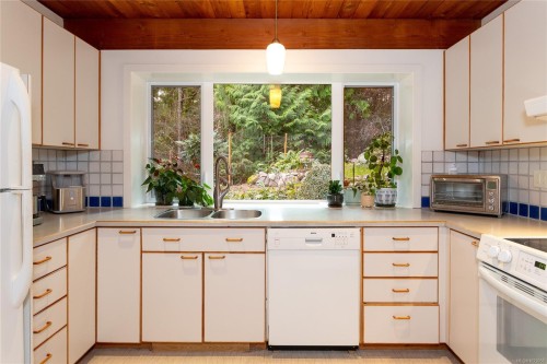 5150 Polson Terr, Saanich, BC 