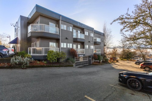 205-1819 Beaufort Ave, Comox, BC 
