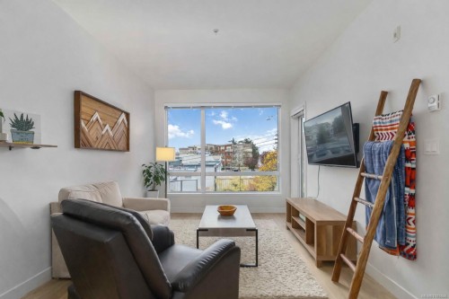 302-9864 Fourth St, Sidney, BC - Indoor Photo Showing Living Room