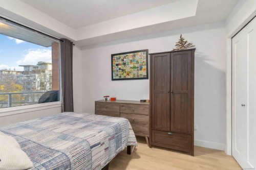 302-9864 Fourth St, Sidney, BC - Indoor Photo Showing Bedroom