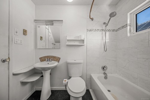 1120 5Th St, Courtenay, BC 