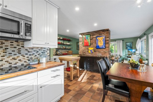 2763 Parker Rd, Nanoose Bay, BC 