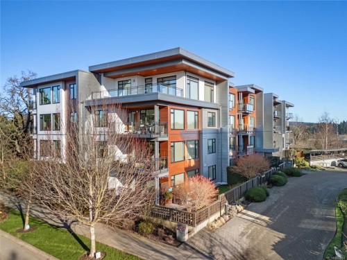 110-3815 Rowland Ave  Saanich, BC V8Z 0E1