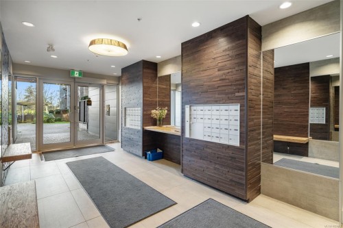 110-3815 Rowland Ave, Saanich, BC - Indoor Photo Showing Other Room