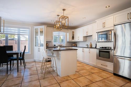Cuisine - 2491 Rue Dalbis, Laval (Chomedey), QC - Indoor Photo Showing Kitchen With Upgraded Kitchen