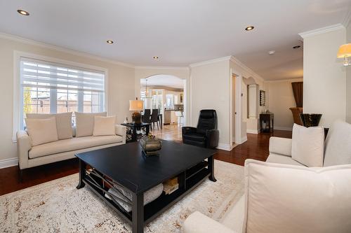 Salle familiale - 2491 Rue Dalbis, Laval (Chomedey), QC - Indoor Photo Showing Living Room