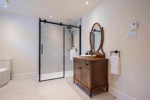 Salle de bains - 2491 Rue Dalbis, Laval (Chomedey), QC - Indoor Photo Showing Bathroom