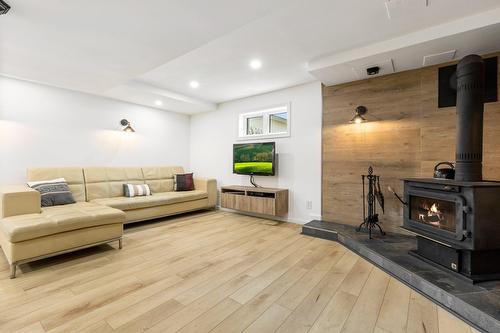 Salle familiale - 3370 Rue De L'Université, Longueuil (Saint-Hubert), QC - Indoor With Fireplace