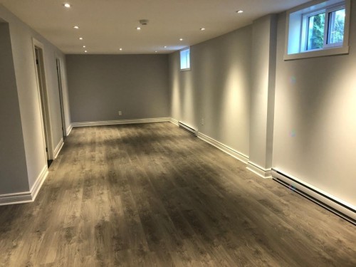 Salle familiale - 15 Av. Laurelwood, Pointe-Claire, QC - Indoor Photo Showing Other Room